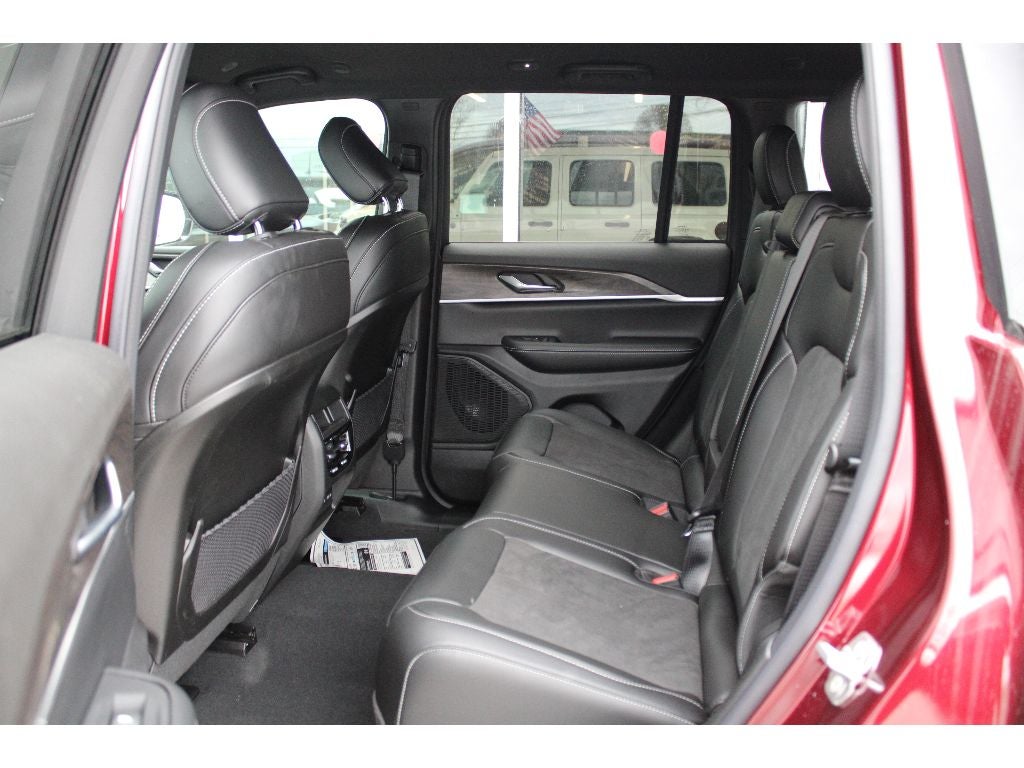 2026 Jeep Grand Cherokee Laredo Altitude