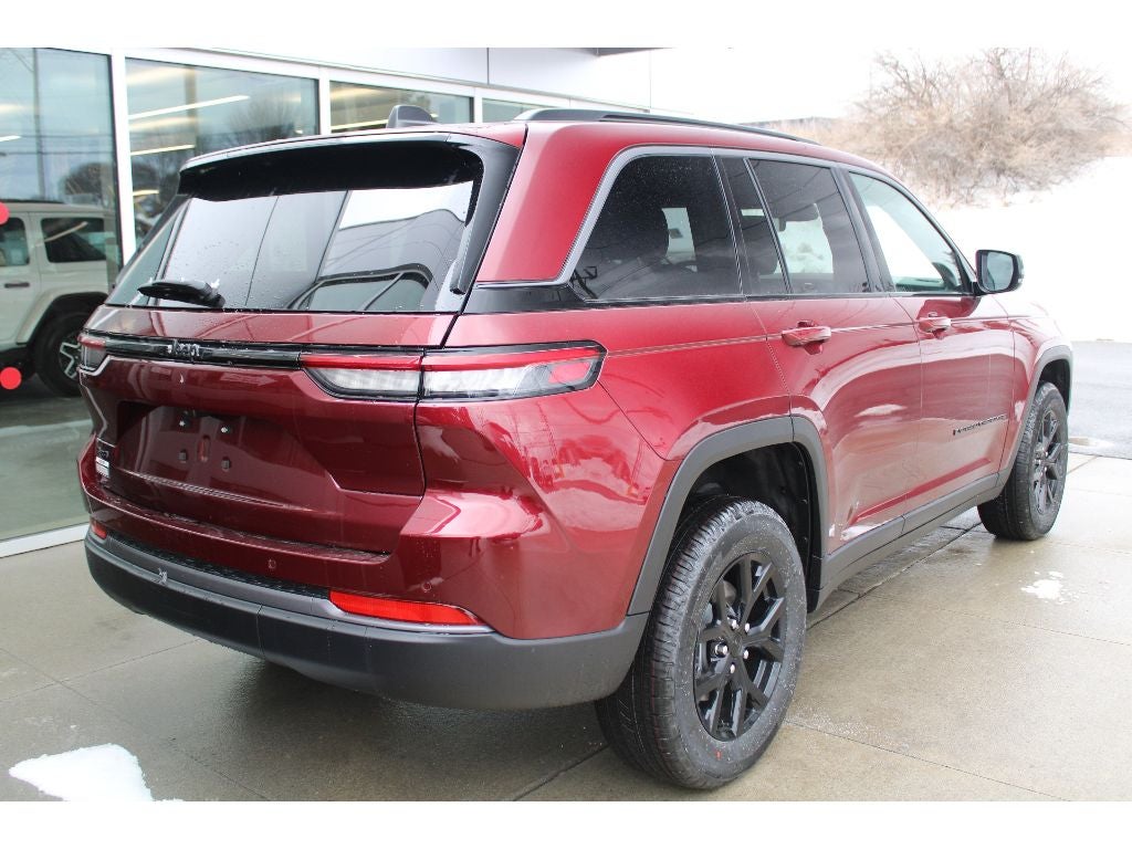 2026 Jeep Grand Cherokee Laredo Altitude
