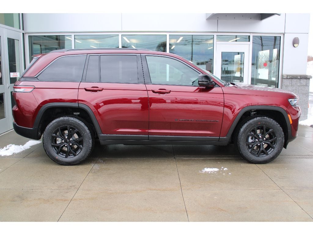 2026 Jeep Grand Cherokee Laredo Altitude