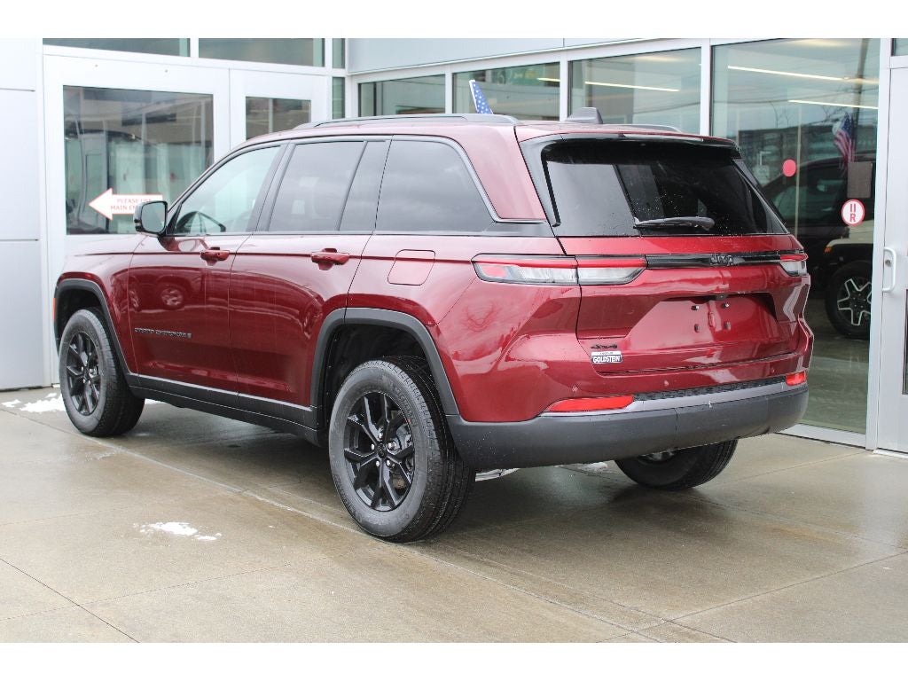 2026 Jeep Grand Cherokee Laredo Altitude