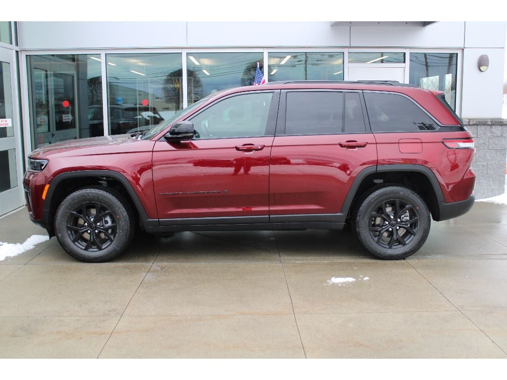 2026 Jeep Grand Cherokee Laredo Altitude