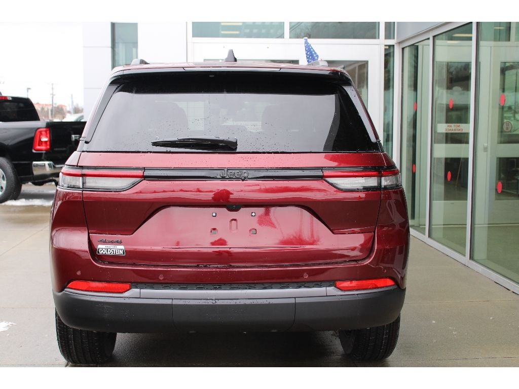 2026 Jeep Grand Cherokee Laredo Altitude