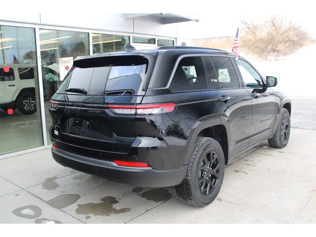 2026 Jeep Grand Cherokee Laredo Altitude