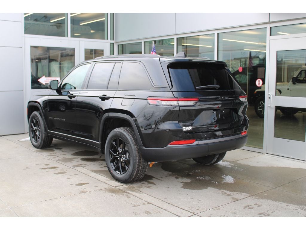 2026 Jeep Grand Cherokee Laredo Altitude