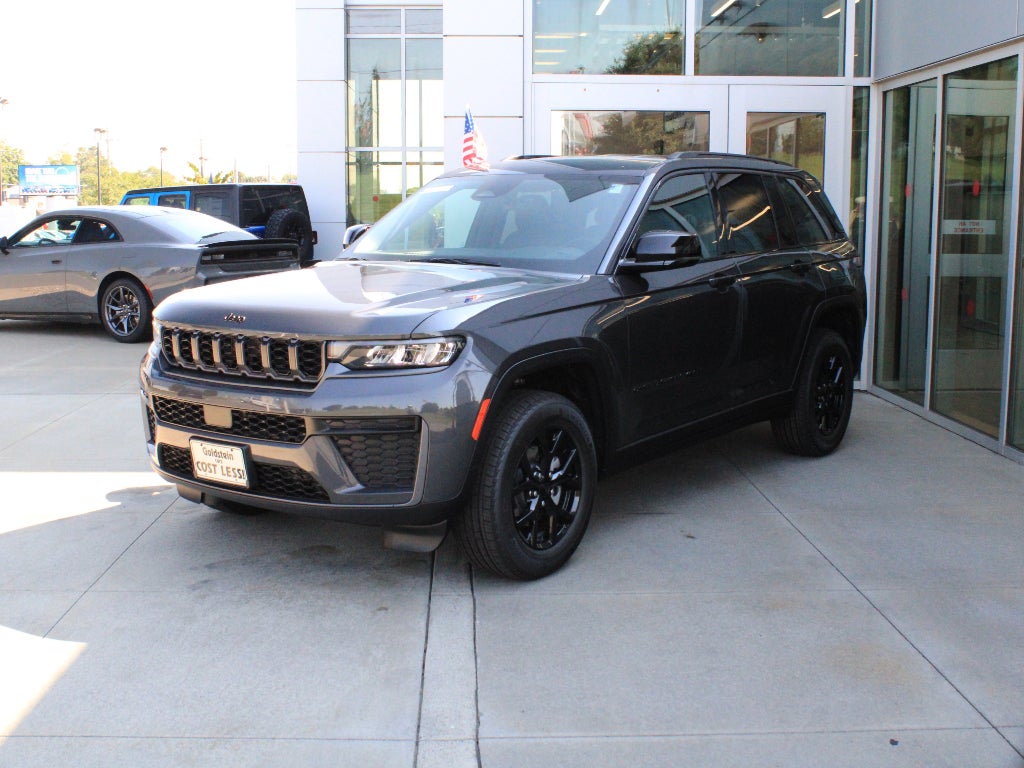 2026 Jeep Grand Cherokee Laredo Altitude
