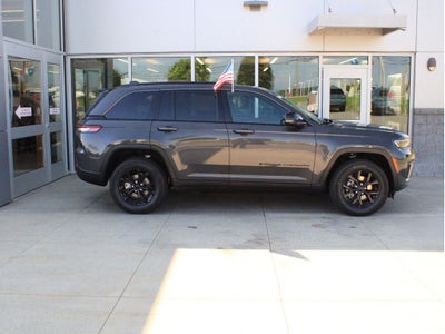 2026 Jeep Grand Cherokee Laredo Altitude