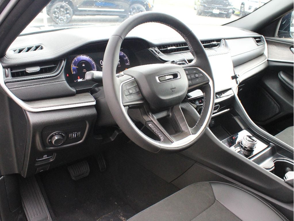2026 Jeep Grand Cherokee Laredo Altitude