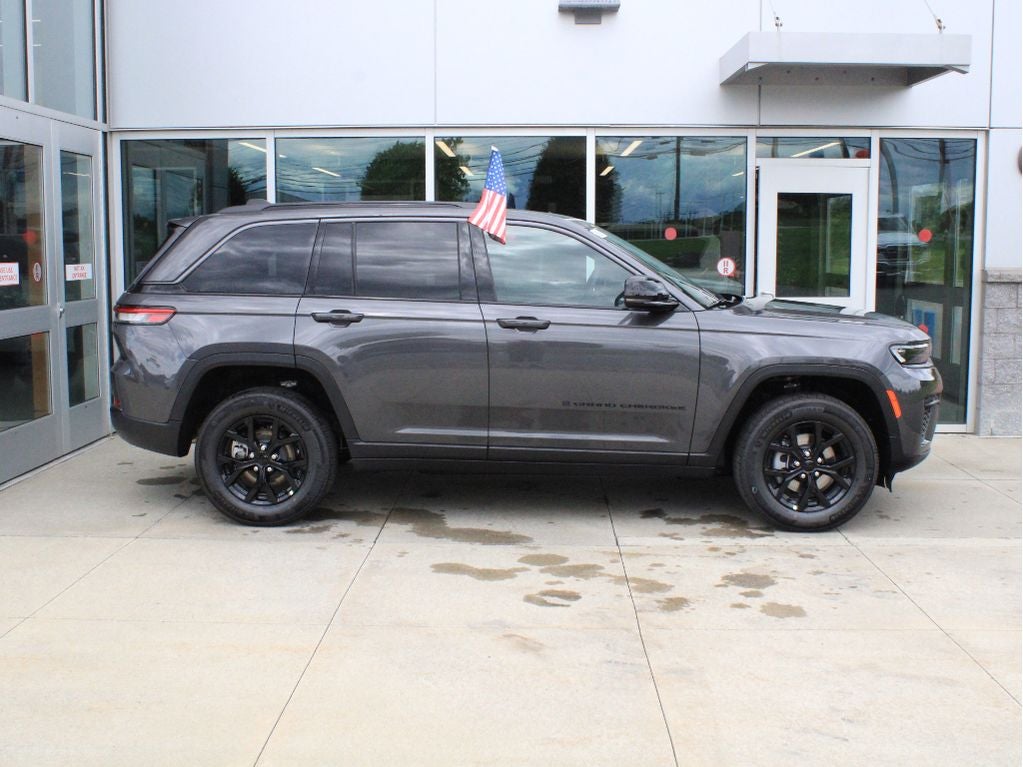 2026 Jeep Grand Cherokee Laredo Altitude