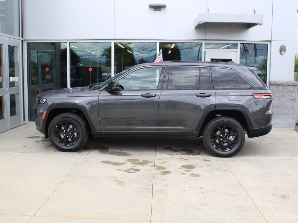 2026 Jeep Grand Cherokee Laredo Altitude