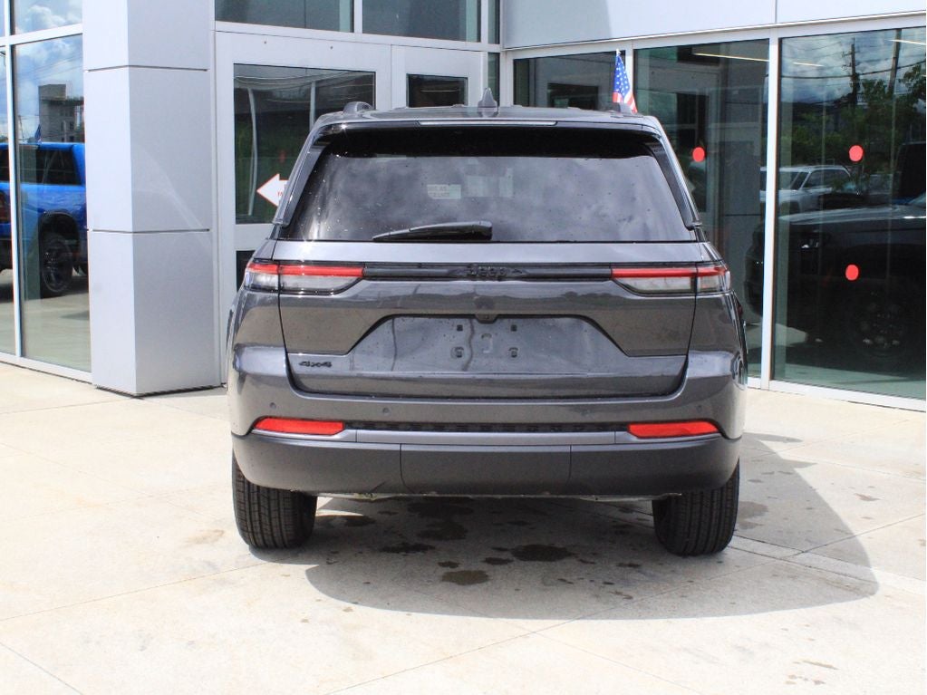 2026 Jeep Grand Cherokee Laredo Altitude