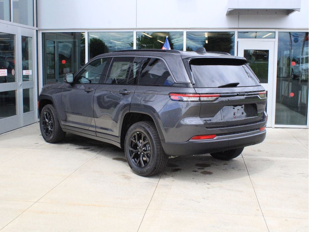 2026 Jeep Grand Cherokee Laredo Altitude
