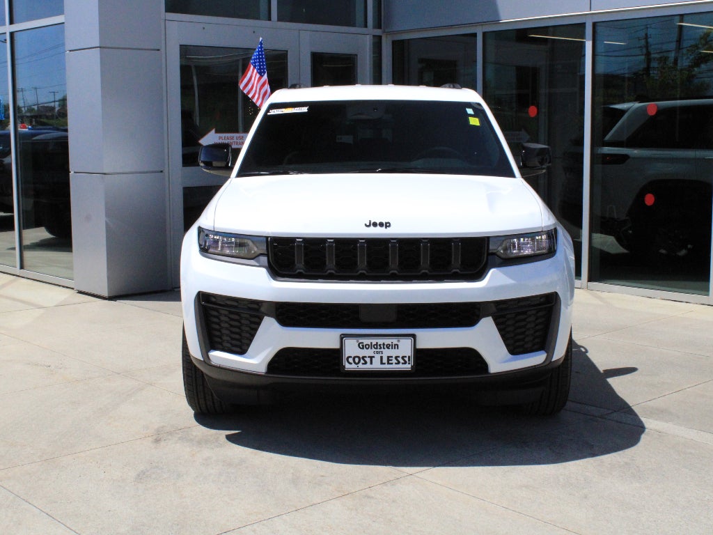 2026 Jeep Grand Cherokee Laredo Altitude