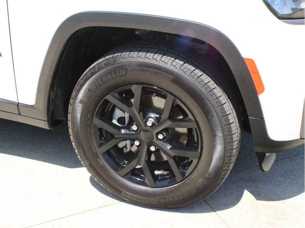 2026 Jeep Grand Cherokee Laredo Altitude