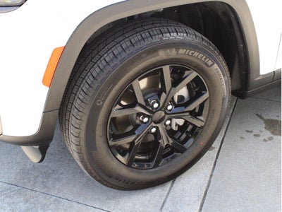 2026 Jeep Grand Cherokee Laredo Altitude