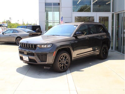 2026 Jeep Grand Cherokee Laredo Altitude