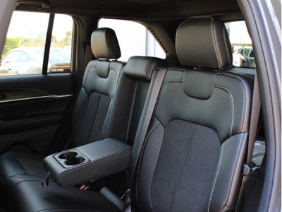 2026 Jeep Grand Cherokee Laredo Altitude