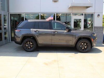 2026 Jeep Grand Cherokee Laredo Altitude