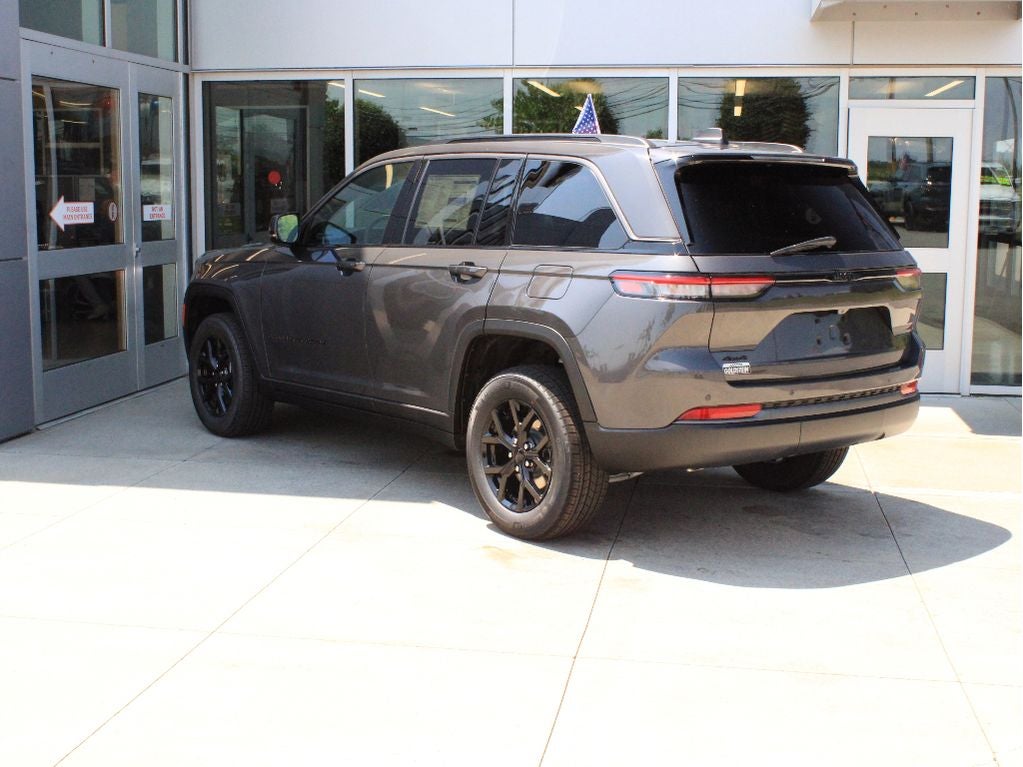 2026 Jeep Grand Cherokee Laredo Altitude