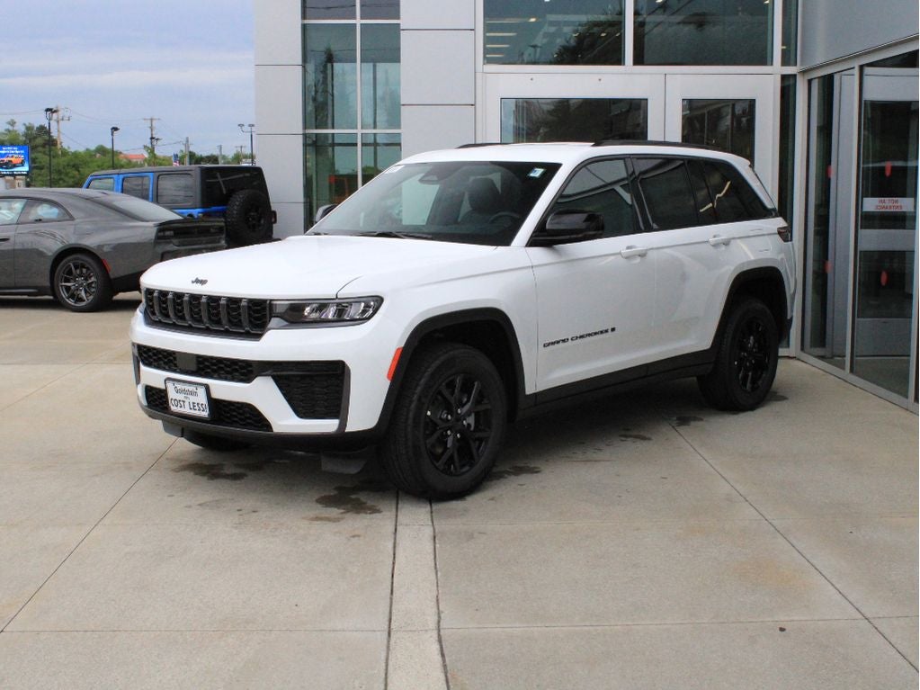2026 Jeep Grand Cherokee Laredo Altitude