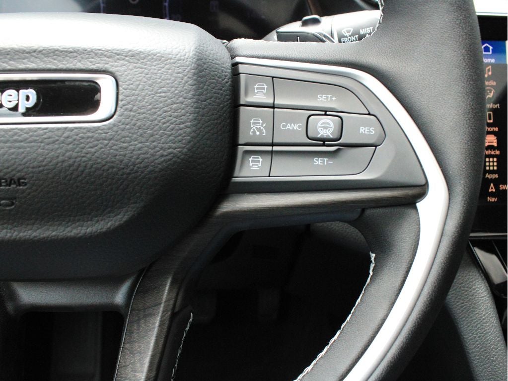 2026 Jeep Grand Cherokee Laredo Altitude