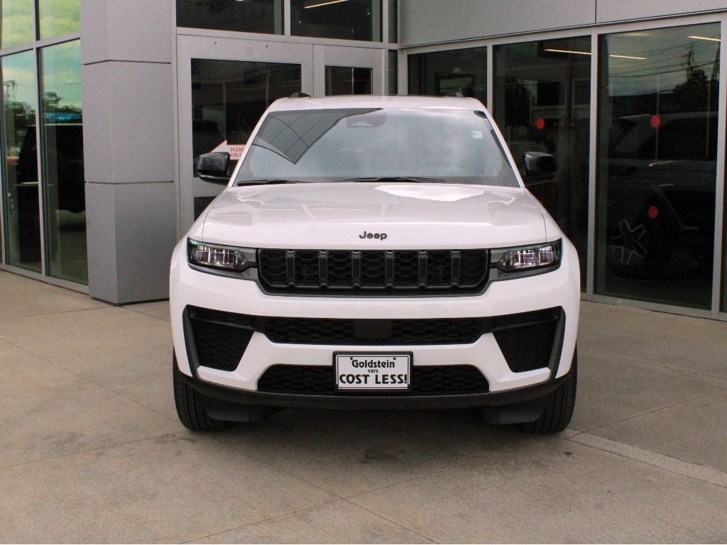 2026 Jeep Grand Cherokee Laredo Altitude