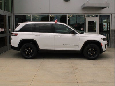 2026 Jeep Grand Cherokee Laredo Altitude