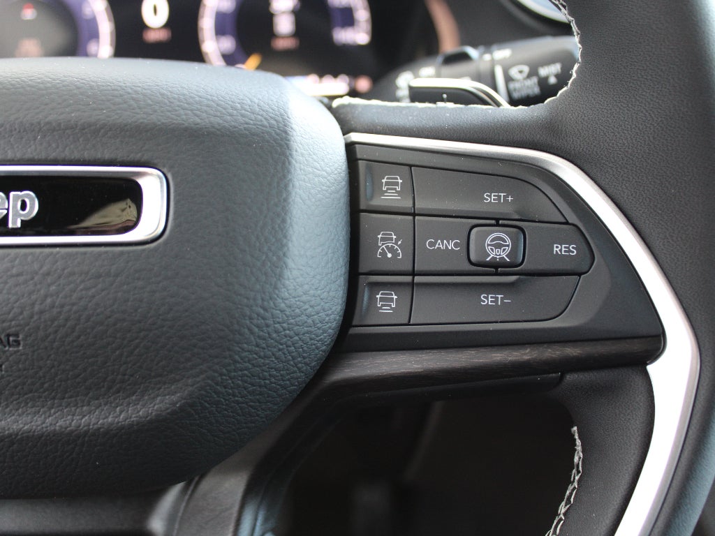 2026 Jeep Grand Cherokee Laredo Altitude