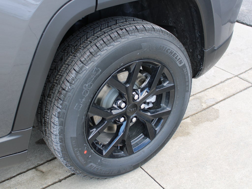 2026 Jeep Grand Cherokee Laredo Altitude