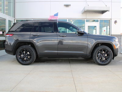 2026 Jeep Grand Cherokee Laredo Altitude