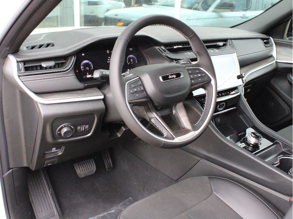 2026 Jeep Grand Cherokee Laredo Altitude