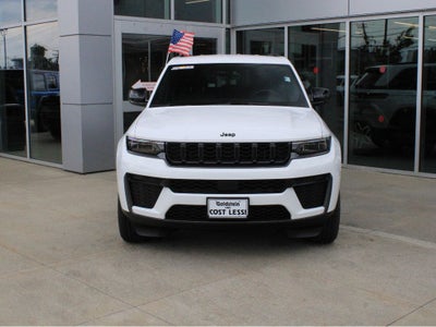 2026 Jeep Grand Cherokee Laredo Altitude