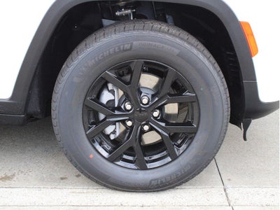 2026 Jeep Grand Cherokee Laredo Altitude