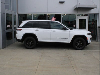 2026 Jeep Grand Cherokee Laredo Altitude
