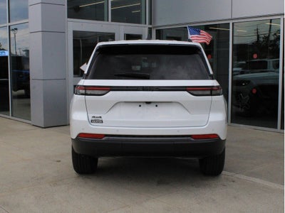 2026 Jeep Grand Cherokee Laredo Altitude