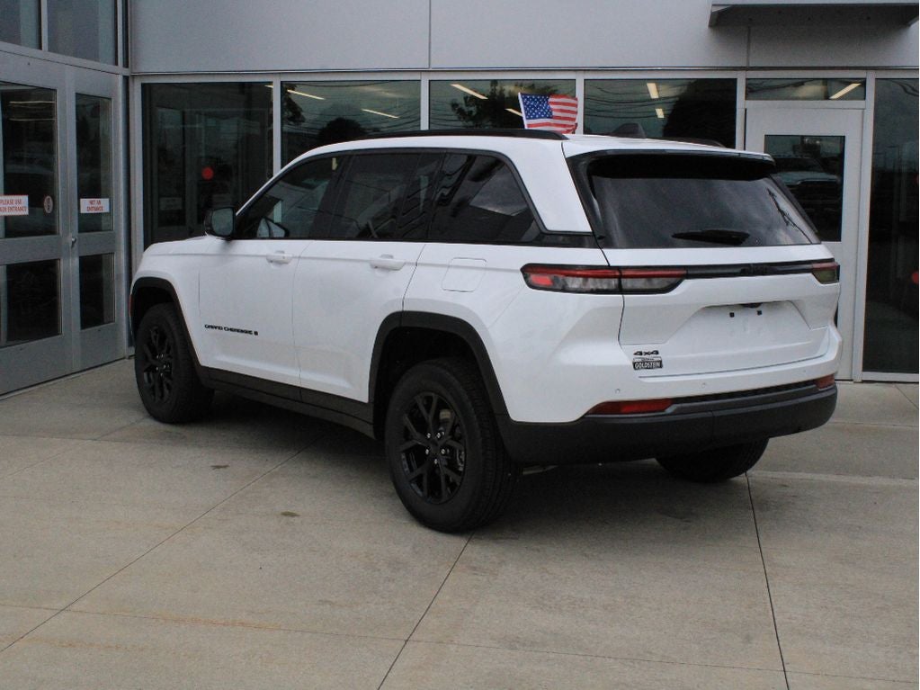 2026 Jeep Grand Cherokee Laredo Altitude