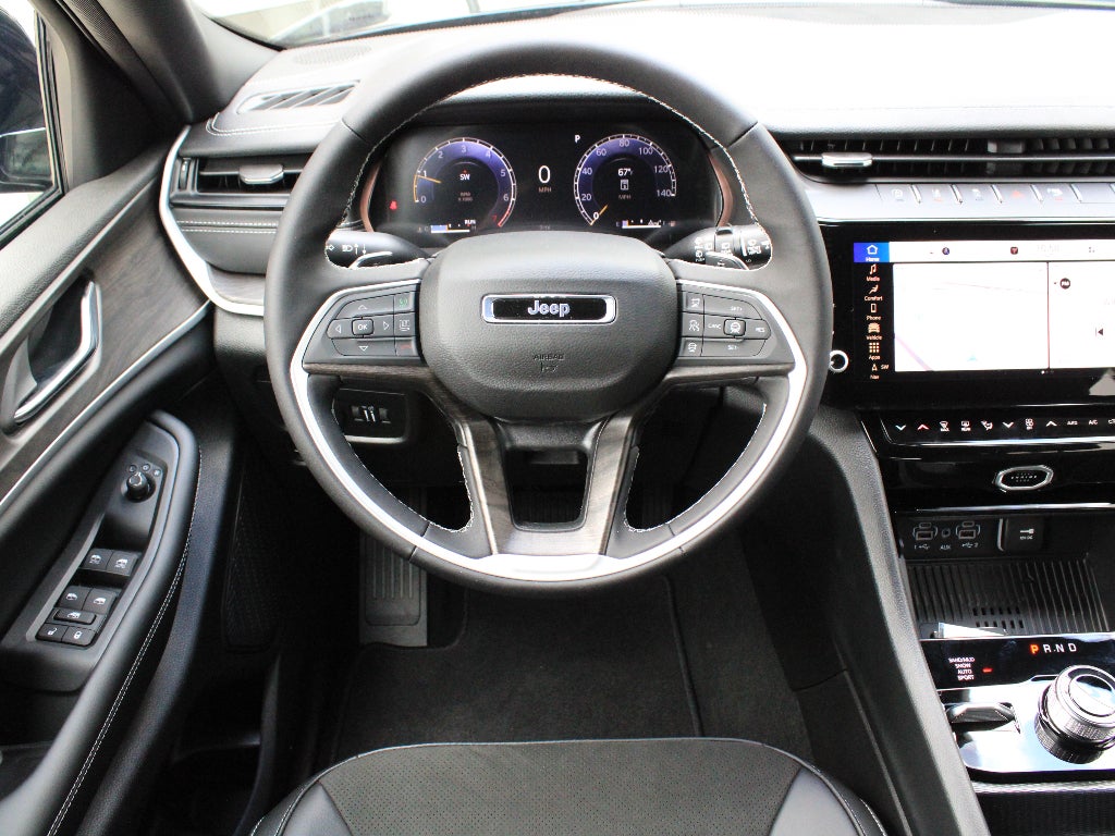 2026 Jeep Grand Cherokee Laredo Altitude