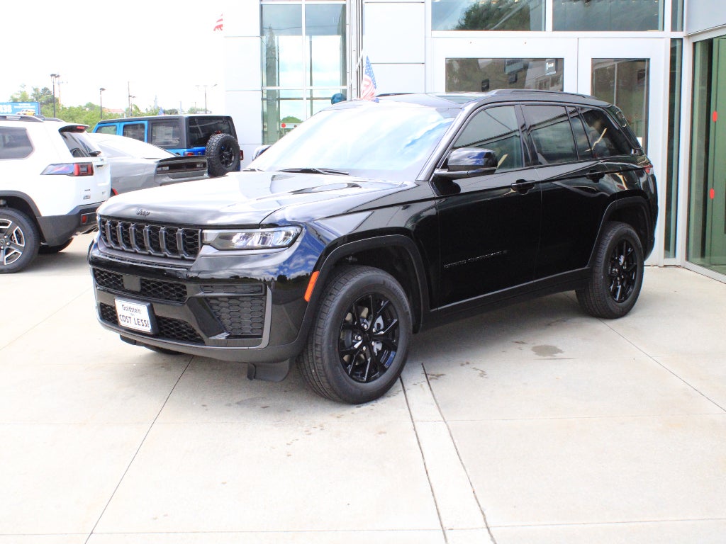 2026 Jeep Grand Cherokee Laredo Altitude