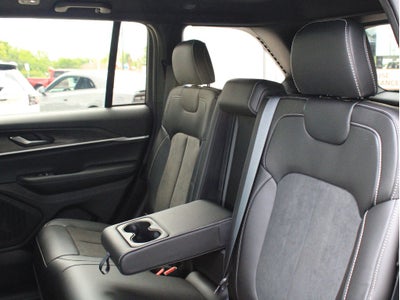 2026 Jeep Grand Cherokee Laredo Altitude