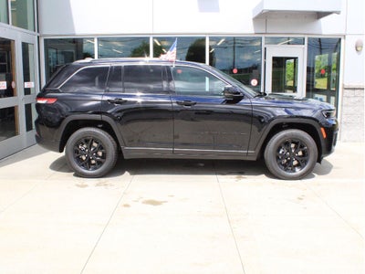 2026 Jeep Grand Cherokee Laredo Altitude