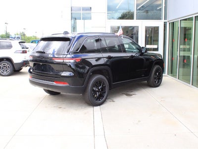 2026 Jeep Grand Cherokee Laredo Altitude
