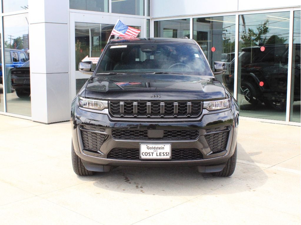 2026 Jeep Grand Cherokee Laredo Altitude