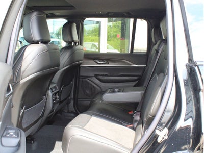 2026 Jeep Grand Cherokee Laredo Altitude