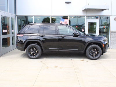 2026 Jeep Grand Cherokee Laredo Altitude