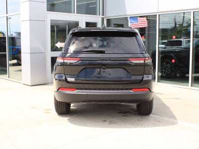 2026 Jeep Grand Cherokee Laredo Altitude