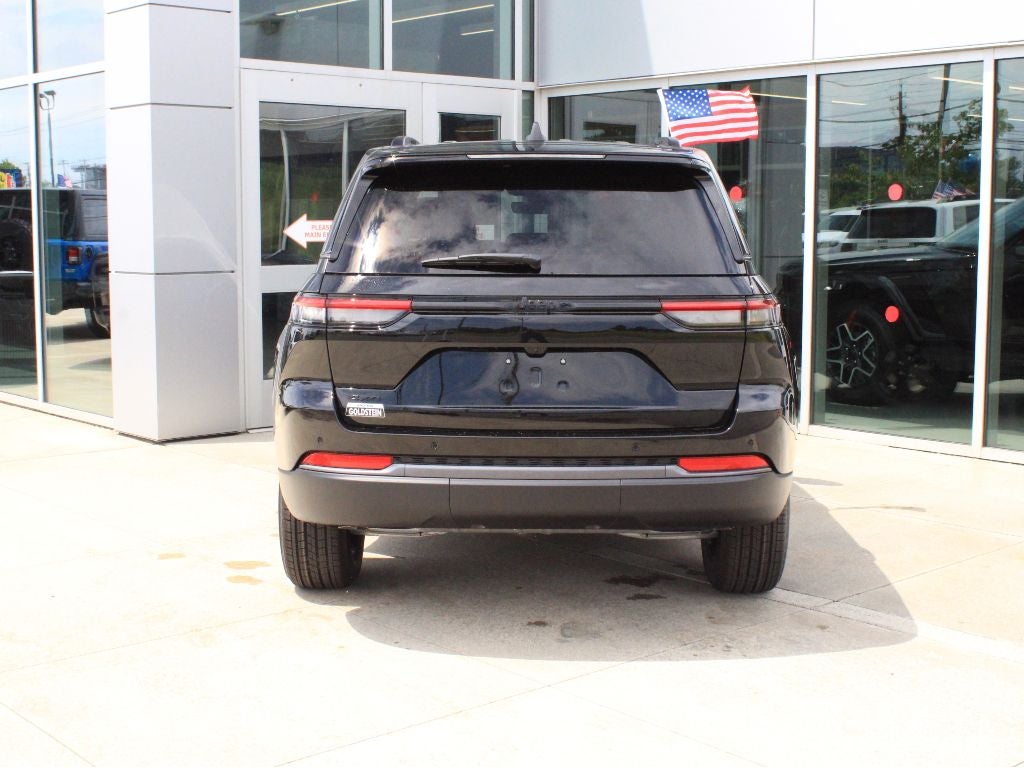 2026 Jeep Grand Cherokee Laredo Altitude