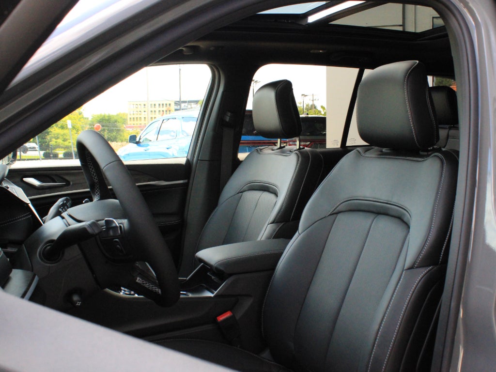 2027 Jeep Grand Cherokee Limited Reserve