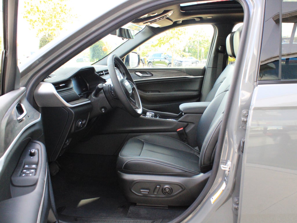 2027 Jeep Grand Cherokee Limited Reserve