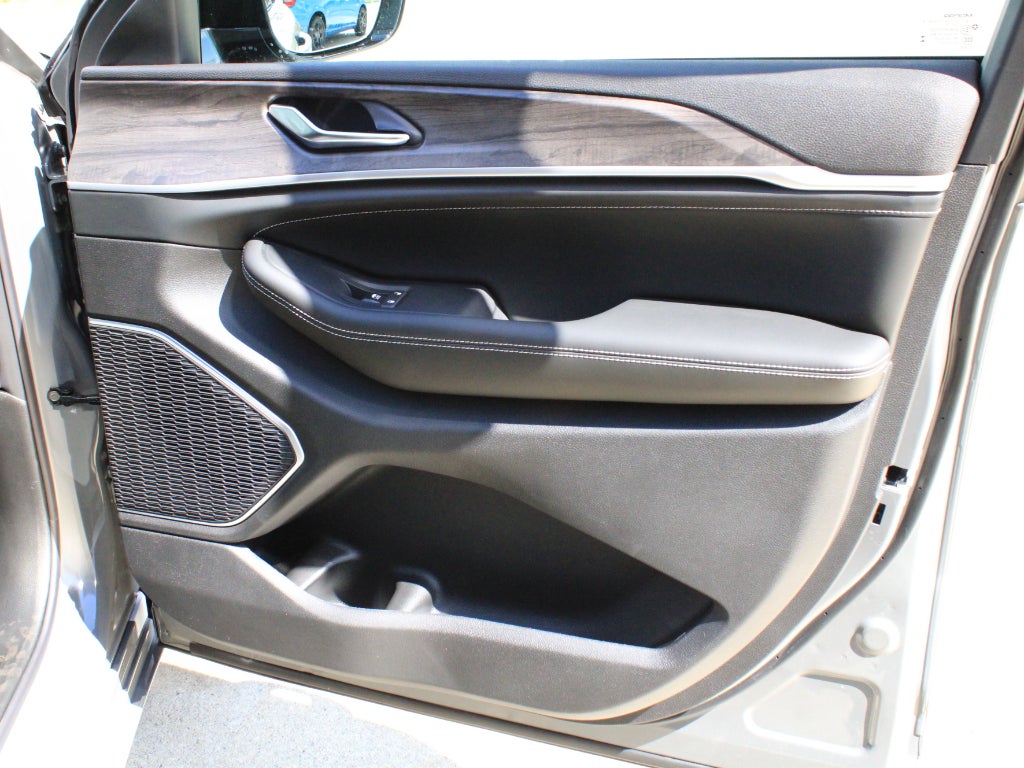 2027 Jeep Grand Cherokee Limited Reserve