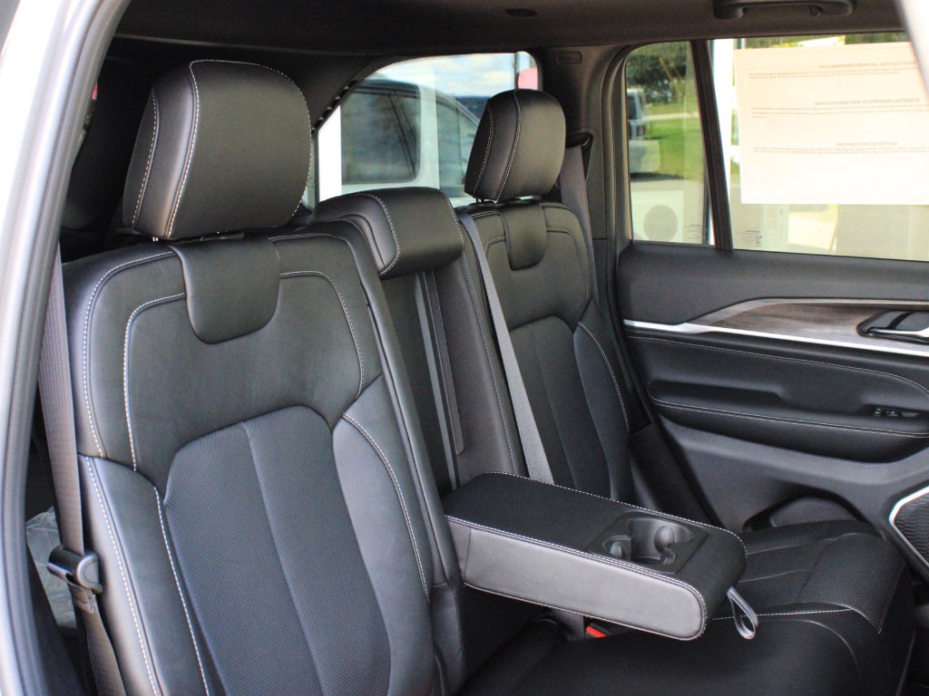 2027 Jeep Grand Cherokee Limited Reserve