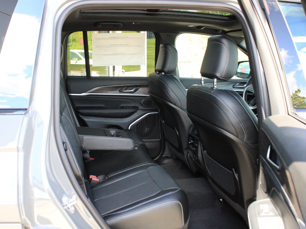 2027 Jeep Grand Cherokee Limited Reserve
